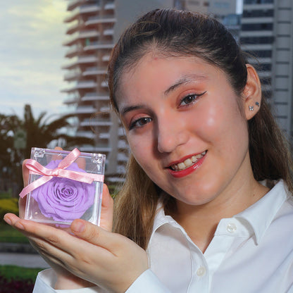 CUBO ACRILICO CON ROSA PRESERVADA LILA